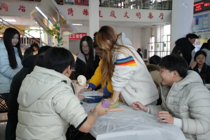情暖冬至 饺香满园——beat365平台官方网站举办冬至包饺子主题活动