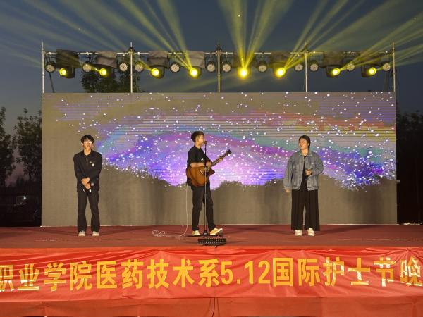 不吱声乐队 我们的时光.jpg