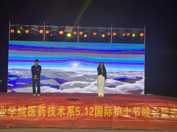 歌曲 向云端.jpg